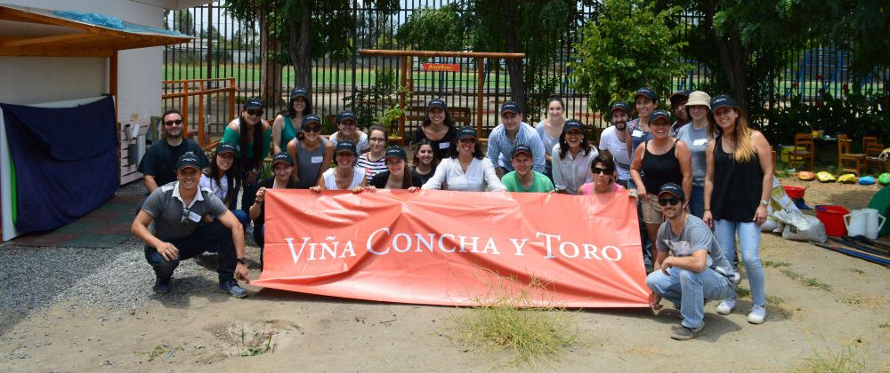 Concha y Toro volunteers in children&#8217;s garden of Puente Alto